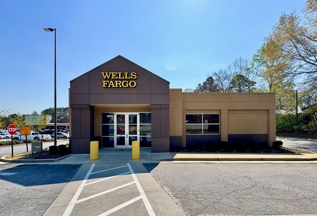 Exterior of a modern Wells Fargo bank branch in Athens, Georgia. How branch access shapes business banking costs in Toronto, Halifax and Whitehorse