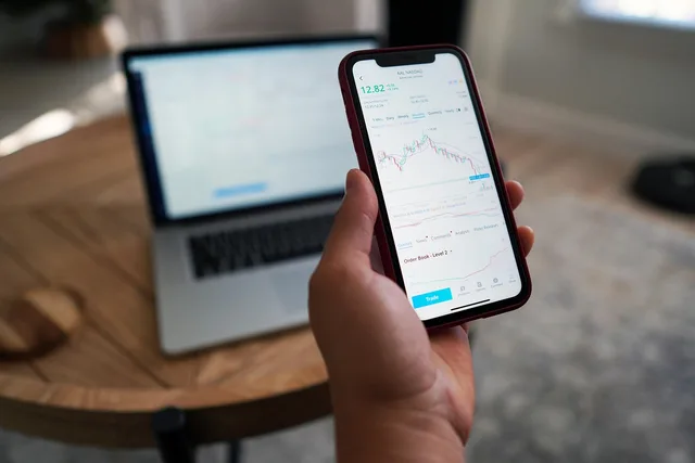 smartphone, hand, stocks, finance, stock trading, computer, wall street, investor, money, wealth, rich, equity, trader, day trader, accounts, investing, investment, banking, stock market, forex, sales, data, research, shareholder, investor, investor, trader, trader, trader, stock market, forex, forex, forex, forex, forex, shareholder. Which account opening services are worth using