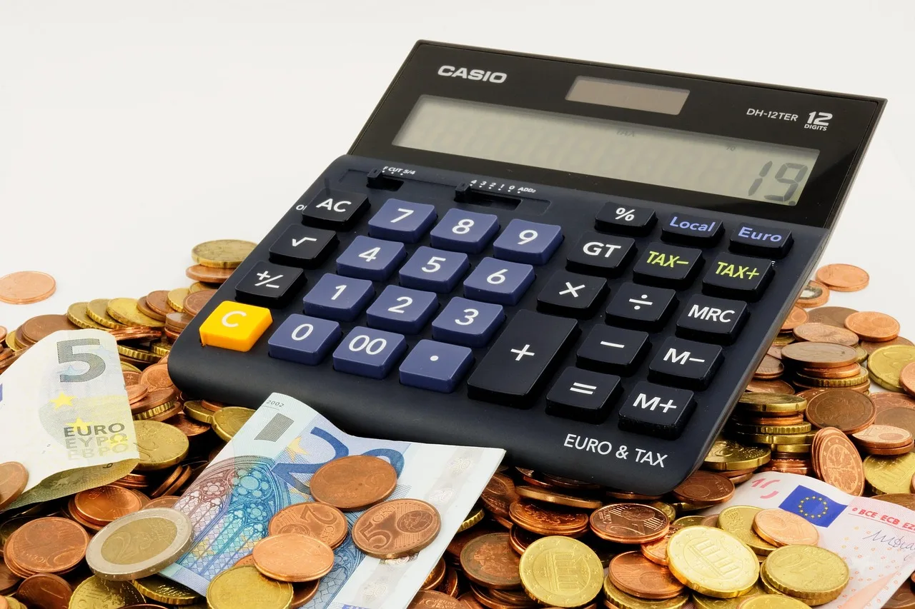 euro, seem, money, finance, piggy bank, save up, cent, coins, computer, taxes, calculator, euro, money, money, money, money, money, finance, calculator. What makes a banking fees schedule actually trustworthy?
