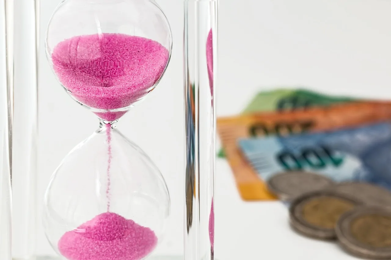 hourglass, money, time, investment, currency, finance, economic, risk, cash, business, economy, wealth, savings, investing, financing, banking, growth, profit, income, return on investment, revenue, strategy, patience, patient, wait, time value of money, time is money, invest, interest, investor, earnings, deposit, coin, save, asset, planning, time management, money, money, investment, investment, patience, patience, patience, patience, patience, investor, time management. Four business savings account shapes and how they trade access for return