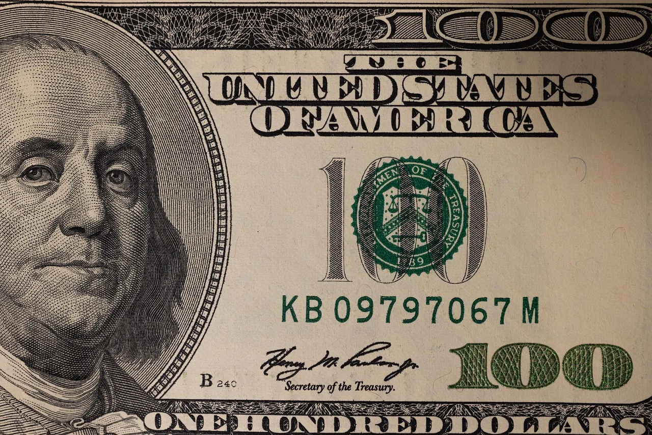 dollar, money, savings, cash, account, finance, wealth, banknote, salary. Business savings target: three formulas for reserve, funding and refill