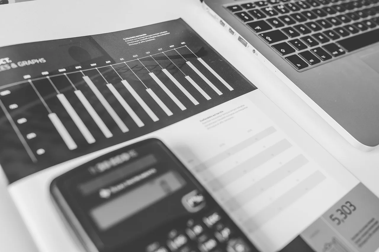 calculator, numbers, accounting, charts, graphs, finance, macbook, laptop, computer, technology, gray computer, gray technology, gray laptop, gray finance, gray numbers, gray accounting, accounting, accounting, accounting, accounting, accounting, finance. Cash management calculator: the conversion cycle and the low point