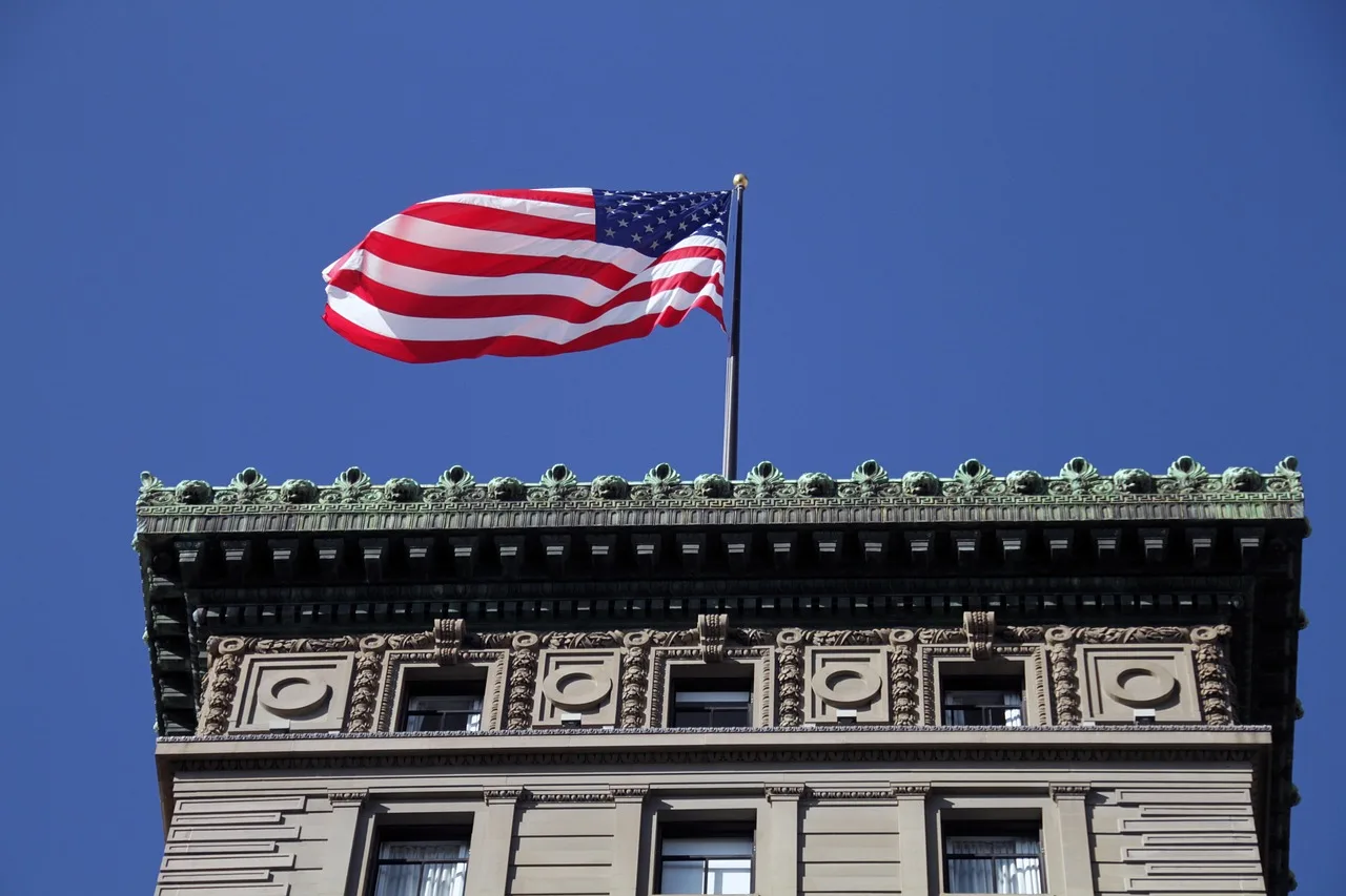 union square, usa, flag, san francisco, building, america. Credit unions comparison: who can join, and who insures