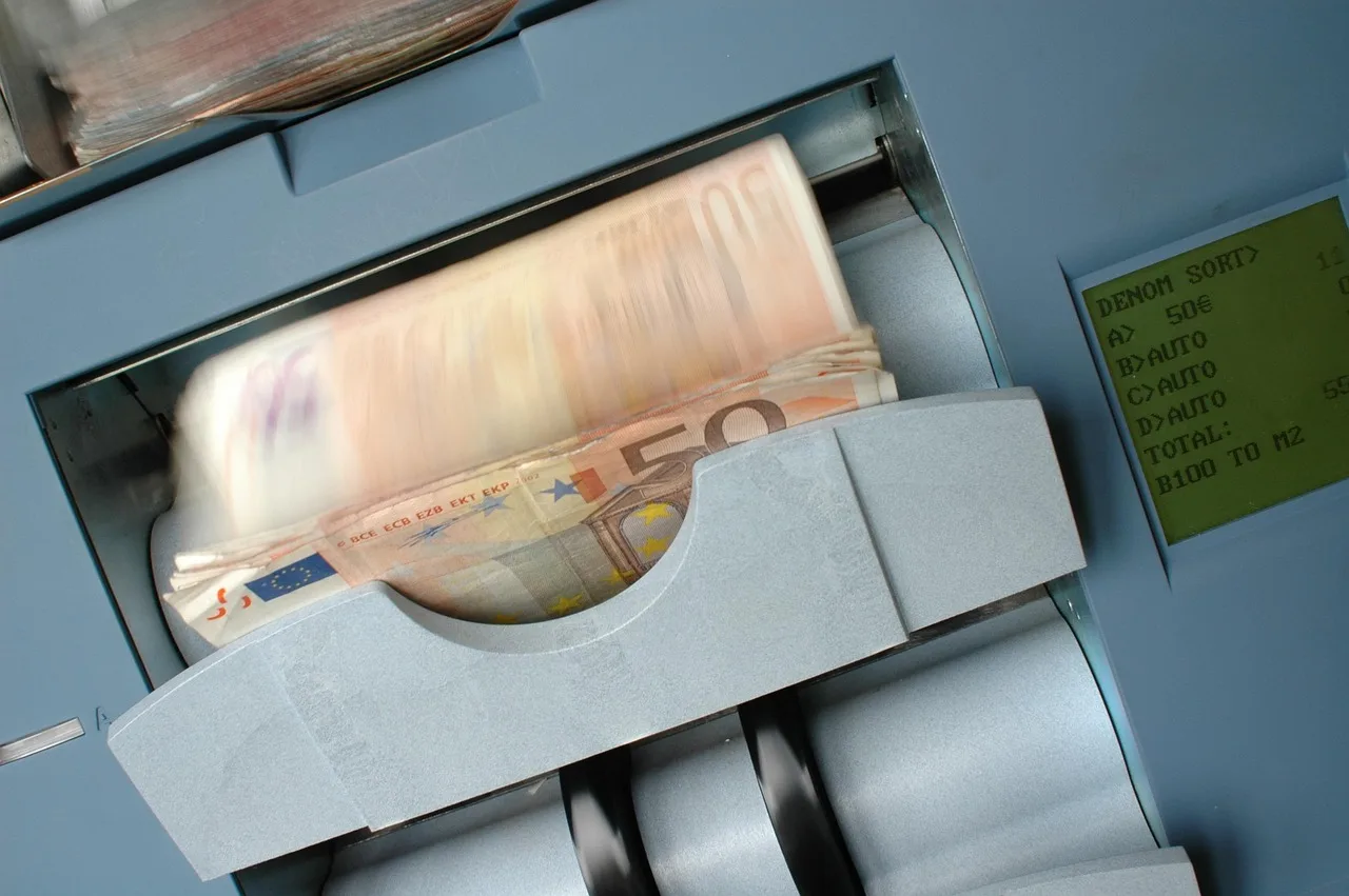 bank, tickets, silver, bank note, finances, business, euro, machine, bank, bank, bank, bank, bank. OSFI FCAC account closure rules: what banks must do